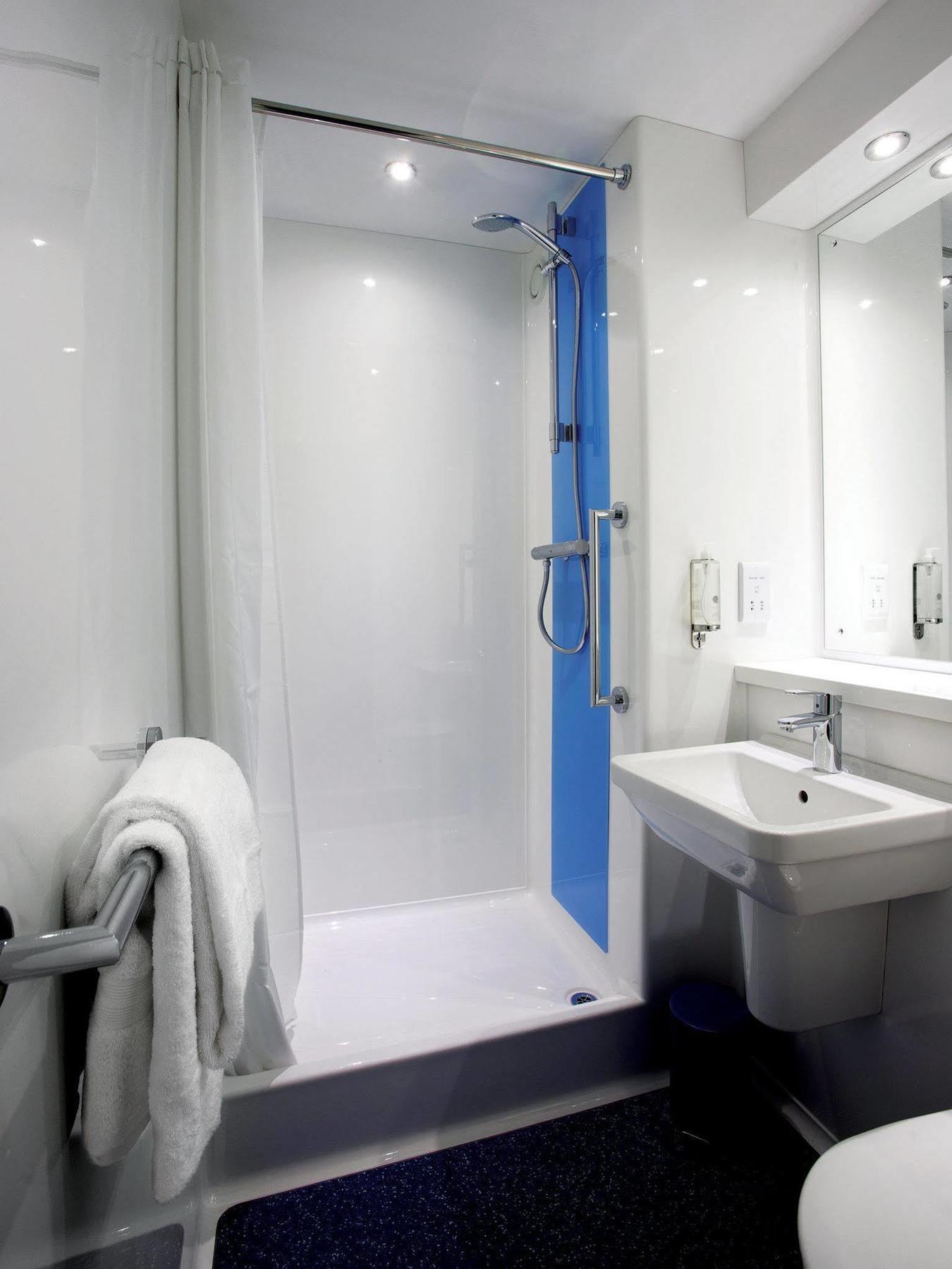 Travelodge Bristol Central Anchor Road Esterno foto