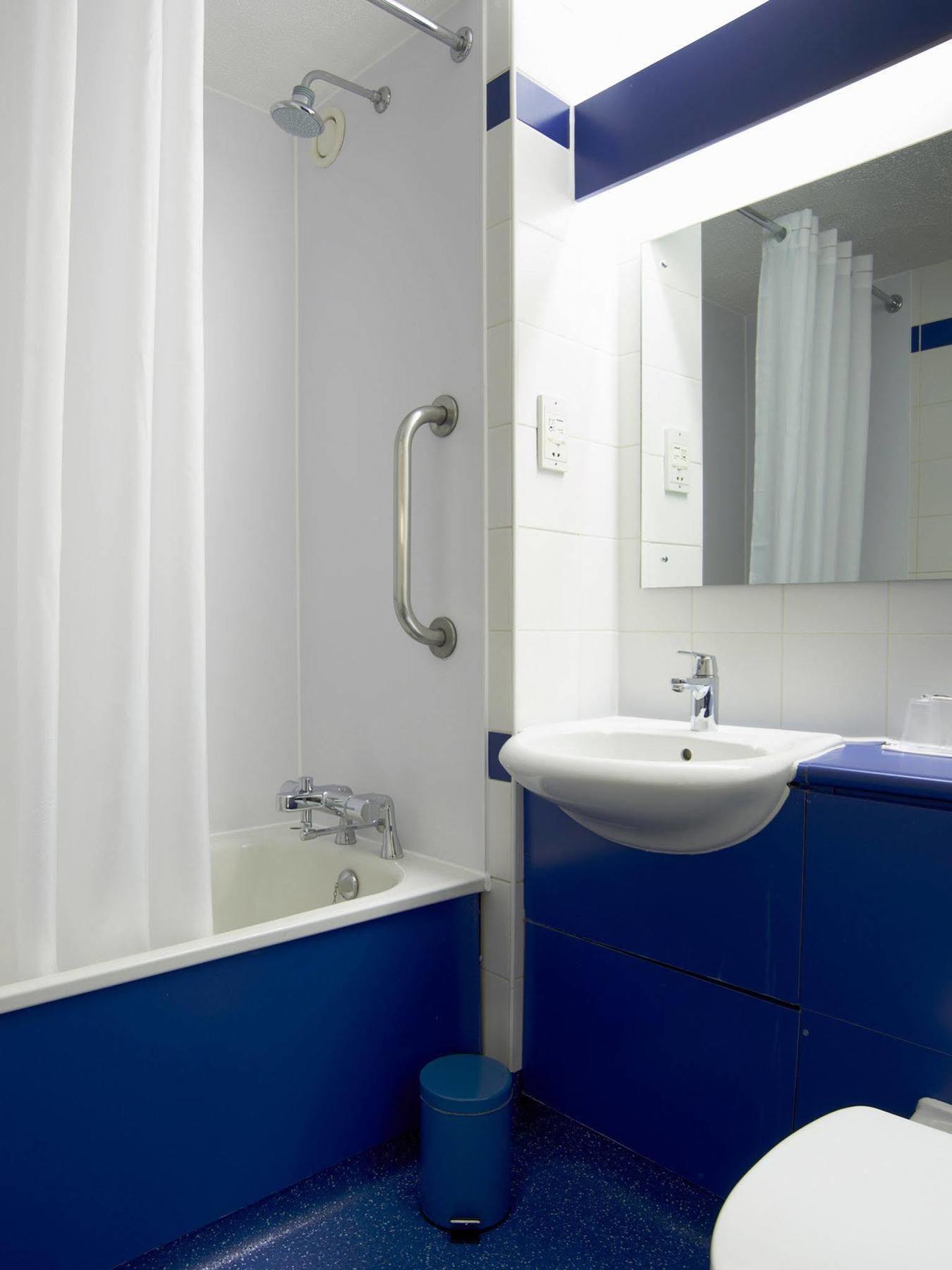 Travelodge Bristol Central Anchor Road Esterno foto