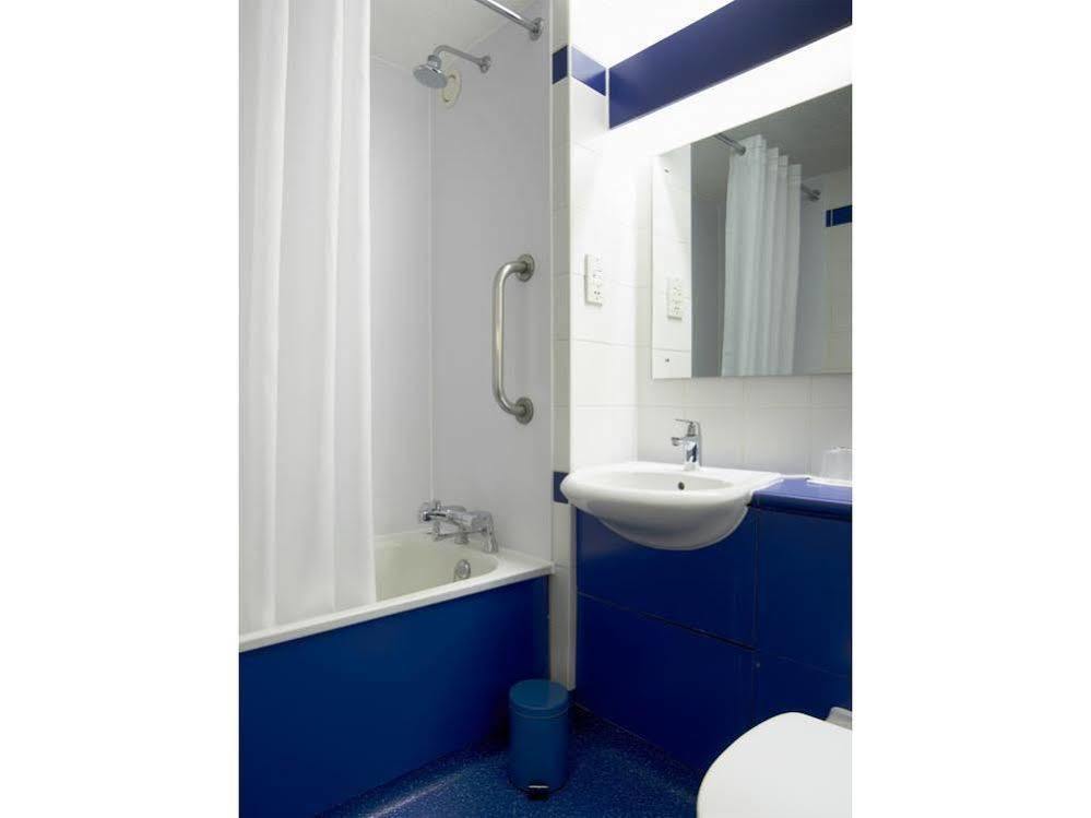 Travelodge Bristol Central Anchor Road Esterno foto