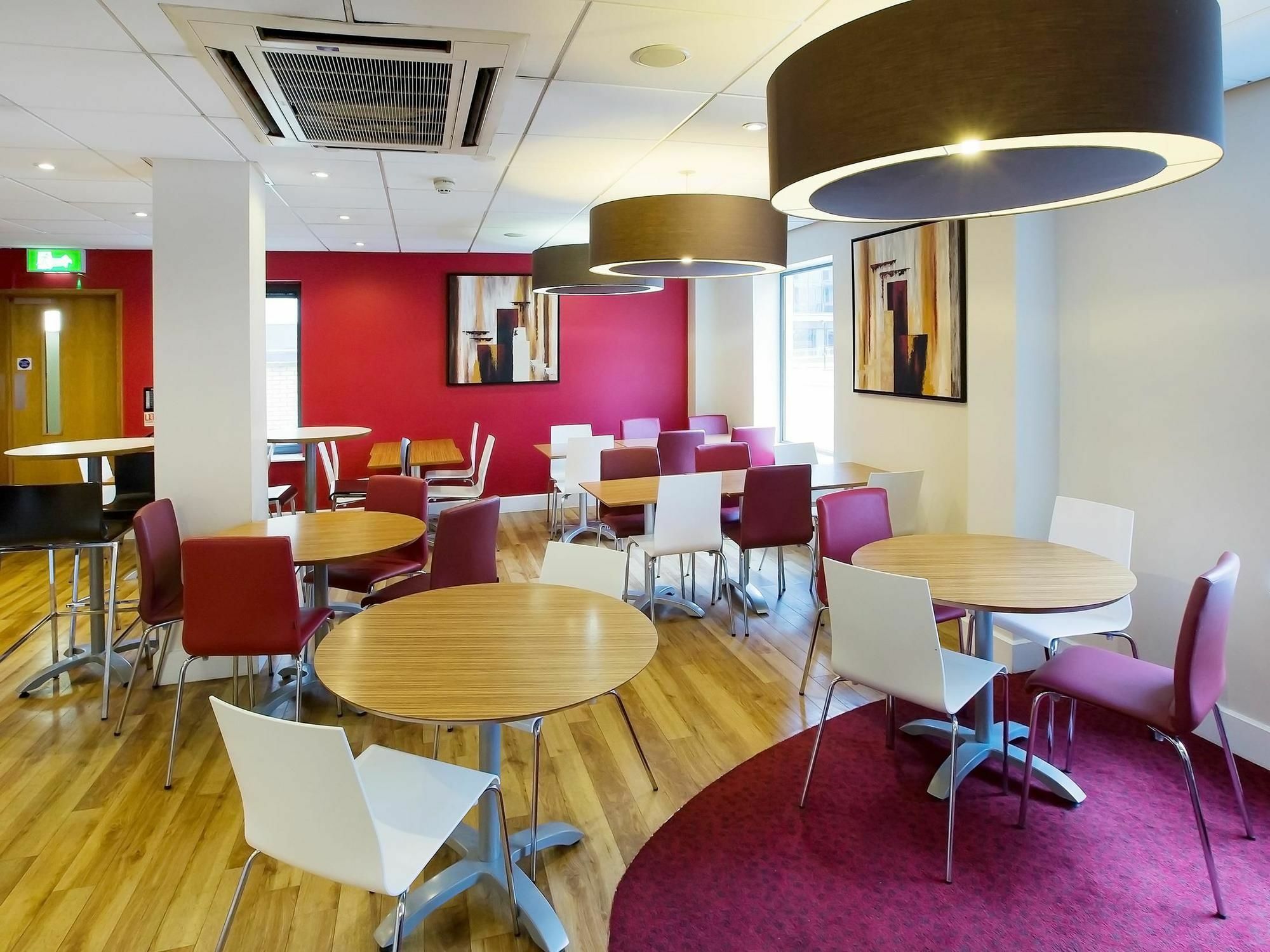 Travelodge Bristol Central Anchor Road Esterno foto